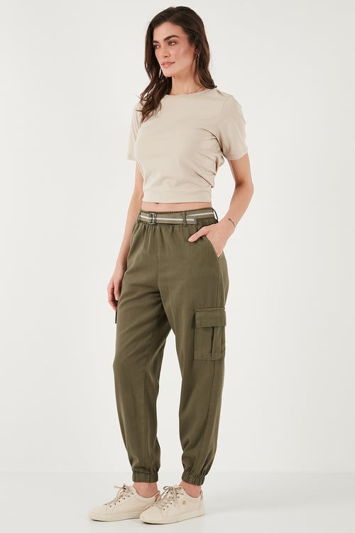 Pamuklu Standart Fit Normal Bel Lastikli Paça Kemerli Jogger Kadın Pantolon 668YP5045 HAKİ