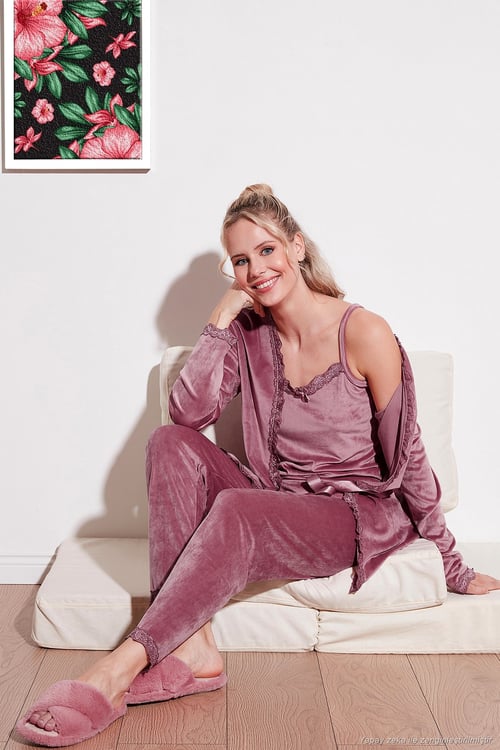 Regular Fit Dantelli Yumuşak Dokulu Sabahlıklı Kadife Kadın Pijama Takımı 6095545 PUDRA