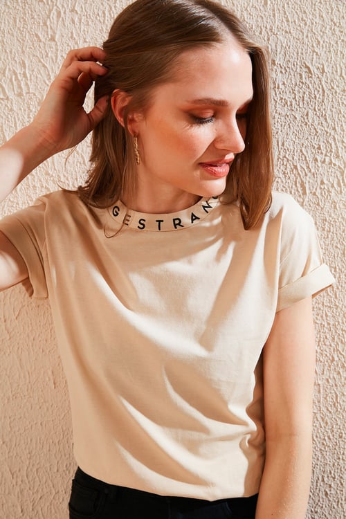 Yakası Baskılı Bisiklet Yaka Basic Örme Kadın T Shirt 5864054 TAŞ