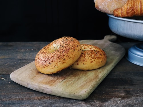 Biberiyeli ve Parmesanlı Bagel Ekmeği 2'li Paket (220 Gram) 240derece