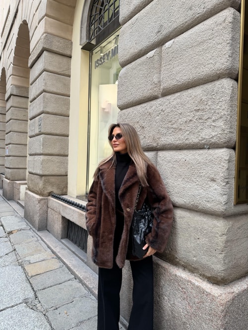 Amorf Siyah Şeritli Suni Kürk