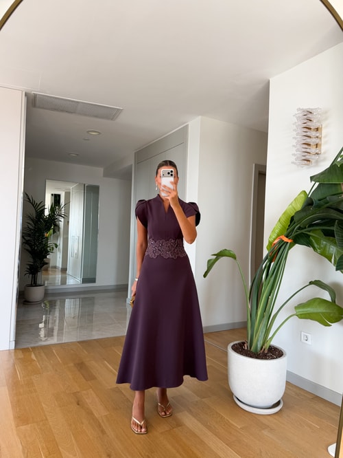 Beli Aplikeli Omuz Detaylı Elbise - Mürdüm