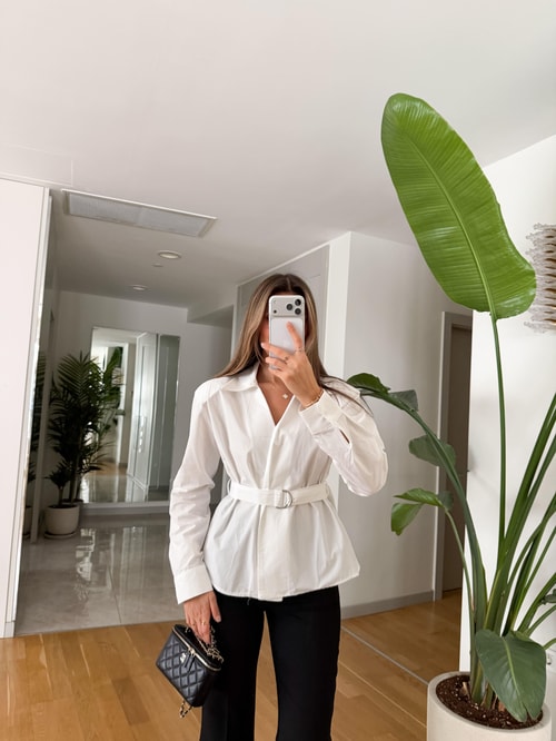 Beyaz Kemerli Vatkalı Gömlek