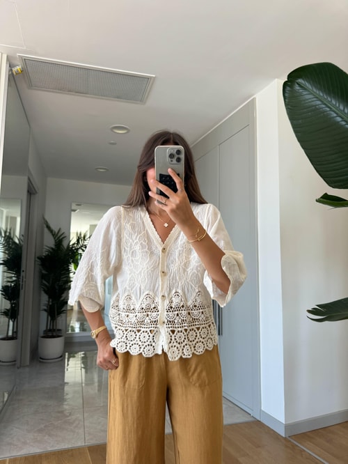 Dantel Detaylı Krem Bluz