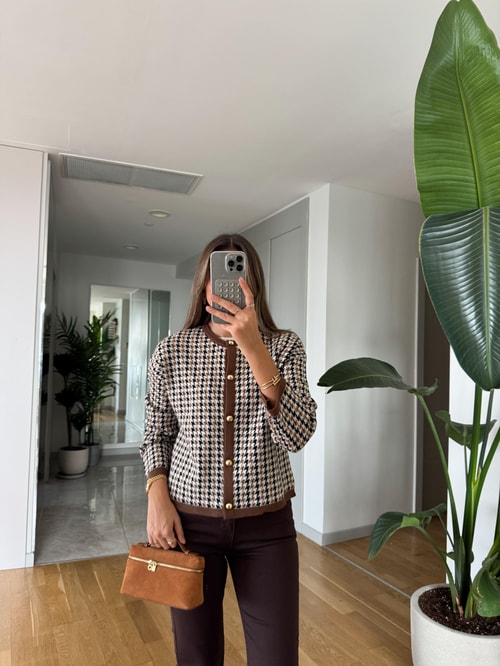 Gold Düğmeli Kazayağı Desenli Hırka