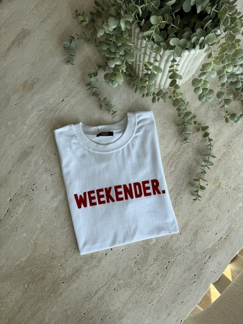 Kırmızı Weekender Yazılı Tişört- Beyaz