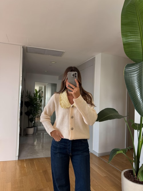 Sarı Yakalı Ekru Hırka