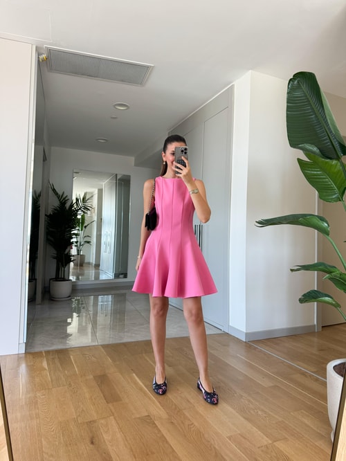 Sofia Belden Oturmalı Volanlı Elbise Pembe