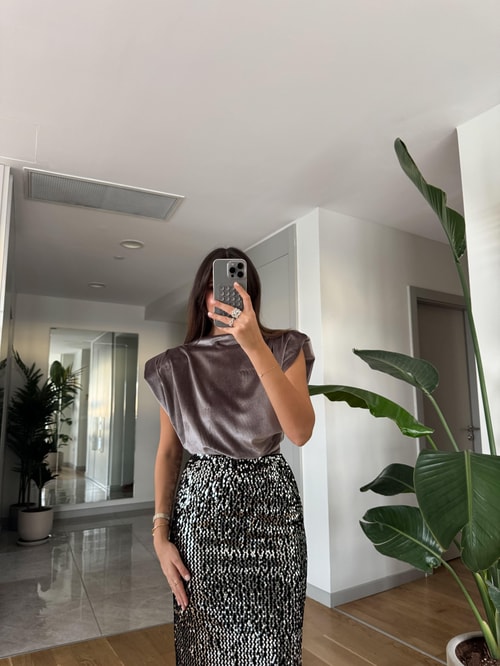 Vatkalı Verev Kesim Kadife Bluz-Vizon