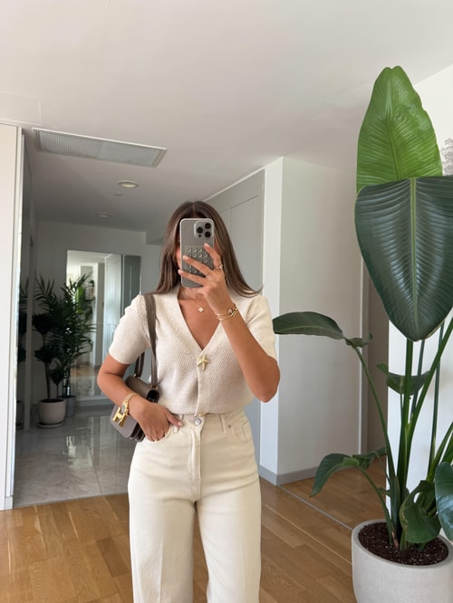 Yıldız Düğmeli Ekru Hırka