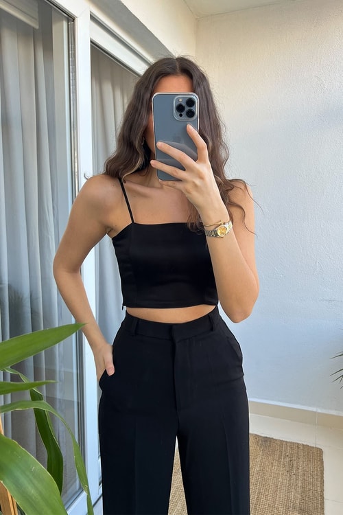 ZR Siyah Askılı Saten Crop Bluz