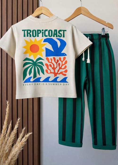 Çocuk Pamuklu Bej Baskılı T-Shirt ve Yeşil Çizgili Eşofman Takım