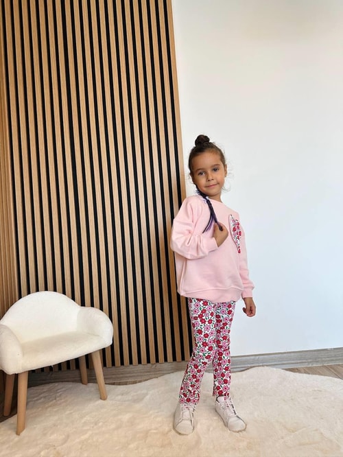 Kız Çocuk Pamuklu Pembe Kalp Desenli Sweatshirt ve Çiçekli Tayt Takım