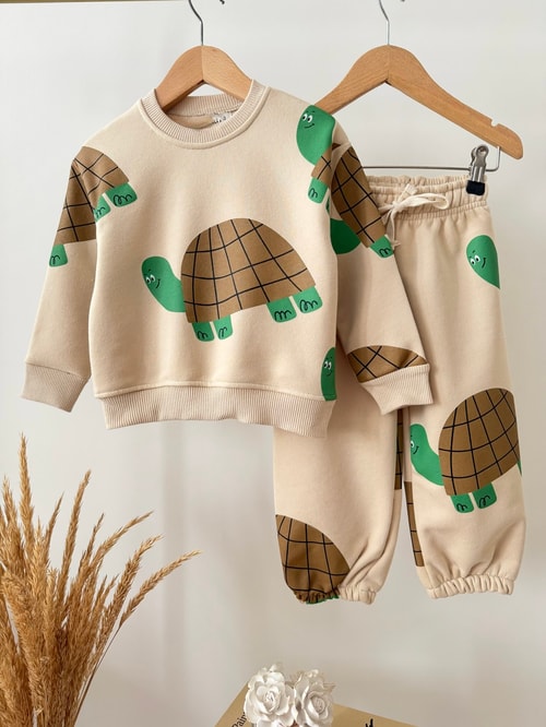 Çocuk Oversize Kaplumbağa Desenli Bej Sweatshirt ve Eşofman Altı Takımı