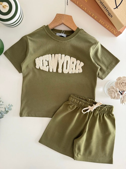 Erkek Çocuk Pamuklu Yeşil New York Yazı Aplikeli T-shirt Şort Takım