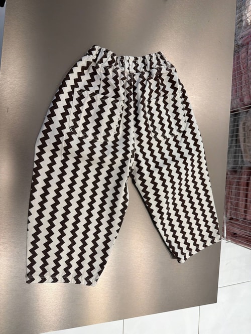 Erkek Çocuk Pamuklu Kahverengi Ekru Zikzak Desenli Bol Paça Pantolon