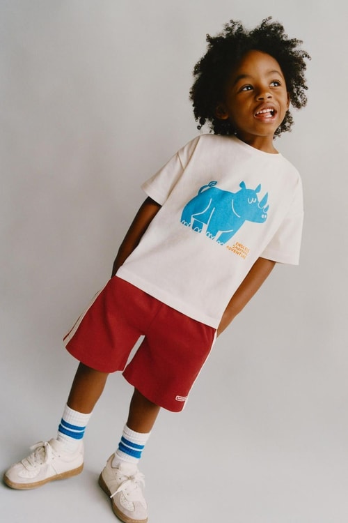 Erkek Çocuk Pamuklu Beyaz Gergedan Baskılı T-Shirt Kırmızı Şort Takım - Spor Yazlık Set
