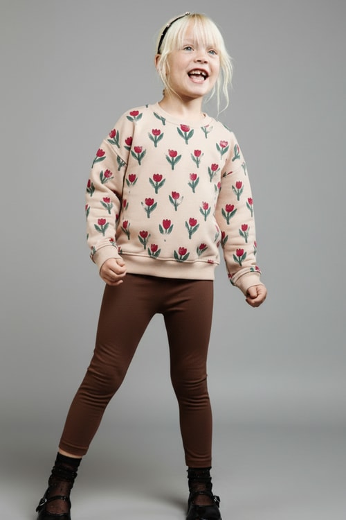 Kız Çocuk Pamuklu Bej Lale Desenli Sweatshirt ve Kahverengi Tayt Takım – Rahat Günlük Takım