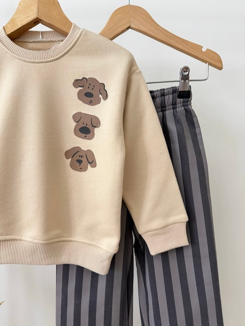 Çocuk Pamuklu Köpek Baskılı Bej Sweatshirt ve Çizgili Eşofman Takımı