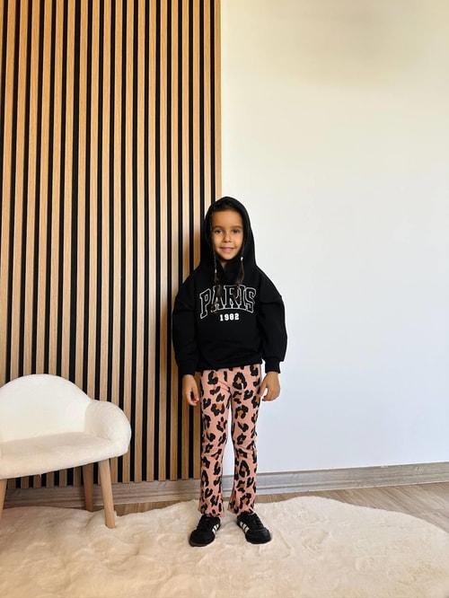 Kız Çocuk Pamuklu Siyah Kapüşonlu Sweatshirt Leopar Desenli Pantolon Takım