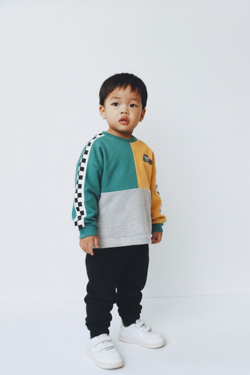 Erkek Çocuk Pamuklu Yeşil–Sarı Colorblock Şeritli Sweatshirt & Siyah Eşofman Takım