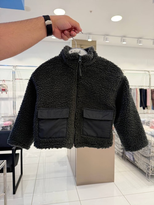 Kız Çocuk Pamuklu Siyah Peluş Fermuarlı Cepli Mont