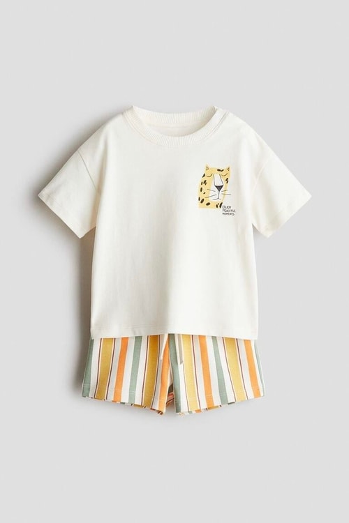 Erkek Çocuk Pamuklu Ekru Leopar Armalı T-Shirt ve Çizgili Şort Eşofman Takım - Yazlık Rahat Kombin