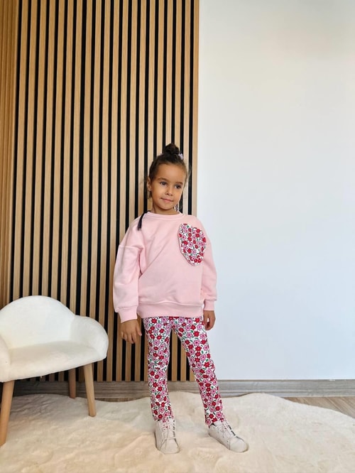 Kız Çocuk Pamuklu Pembe Kalp Desenli Sweatshirt ve Çiçekli Tayt Takım