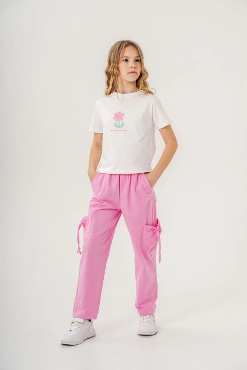 Kız Çocuk Pamuklu Beyaz Çiçek Baskılı T-shirt ve Pembe Cepli Pantolon Takım
