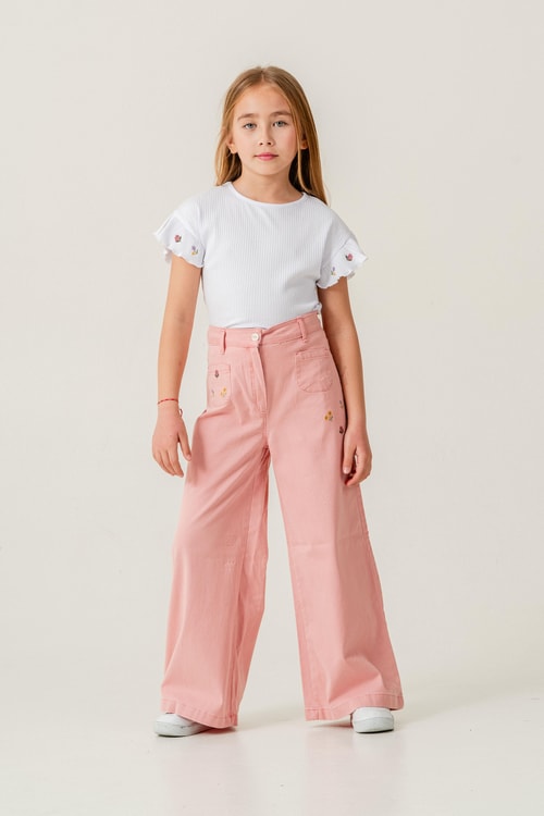 Kız Çocuk Pamuklu Beyaz Nakış Detaylı T-shirt ve Pembe Pantolon Takımı - Çiçek İşlemeli Şık Kombin