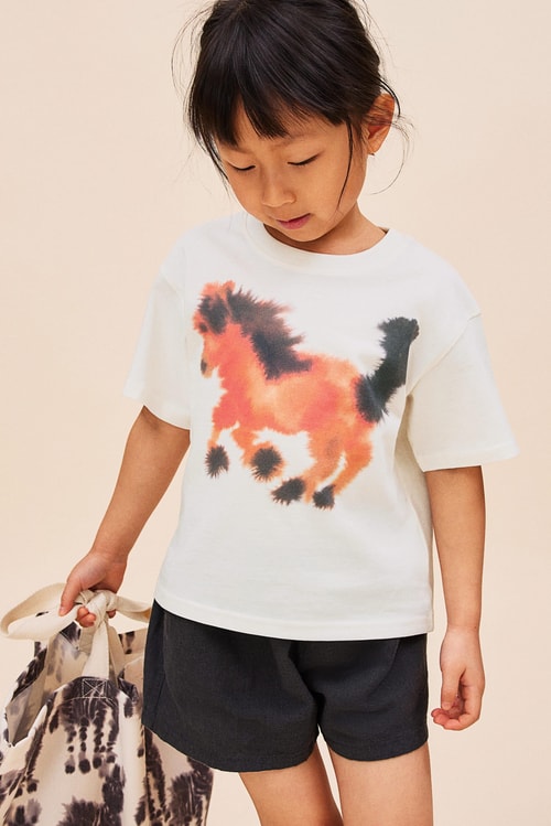 Kız Çocuk Pamuklu Ekru Su Desenli At Baskılı T-shirt - Oversize Kalıp