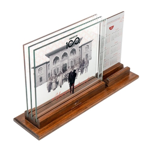 100. Yıl Anısına Takvimli Telefon Destekli 3 Boyutlu Dekoratif Cam Obje