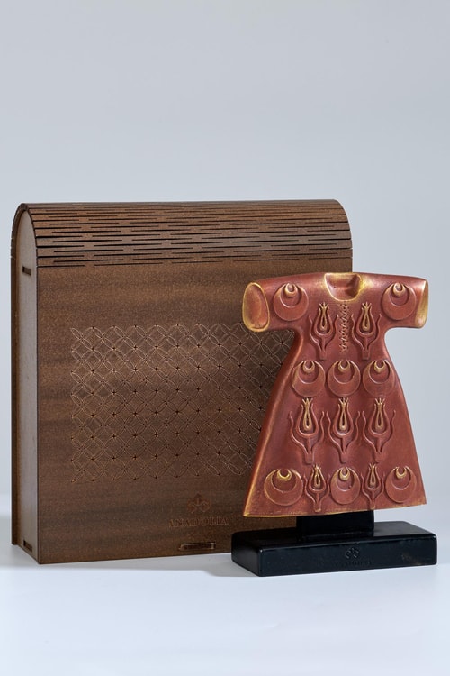 Kaftan Heykeli Bordo