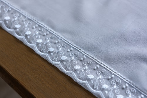 Lale Fransız Dantelli Kumaş Runner