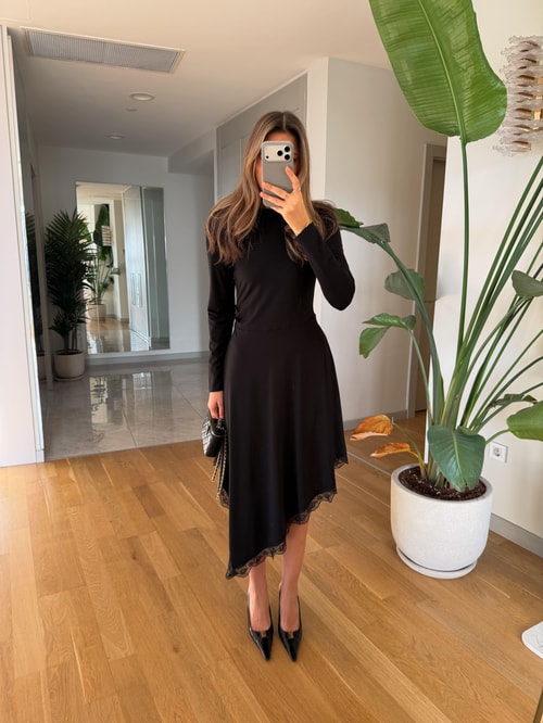 Asimetrik Kesim Dantelli Elbise - Siyah