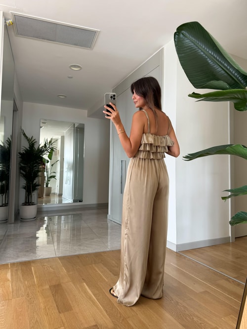 Askılı Kat Kat Detaylı Saten Tulum
