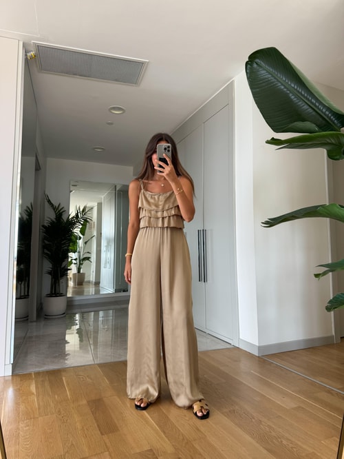 Askılı Kat Kat Detaylı Saten Tulum