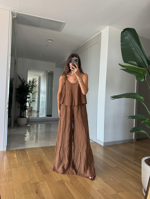 Askılı Kırışık Kumaş Pantolonlu Takım-Kahve