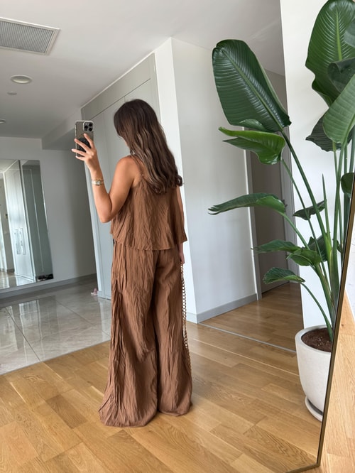 Askılı Kırışık Kumaş Pantolonlu Takım-Kahve