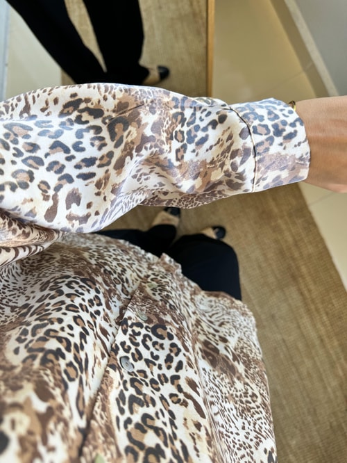 Bej Leopar Desen Parlak Saten Gömlek