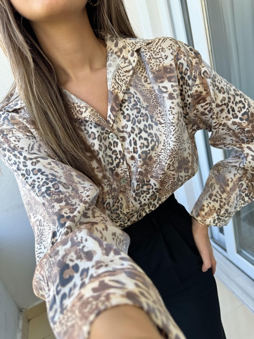 Bej Leopar Desen Parlak Saten Gömlek