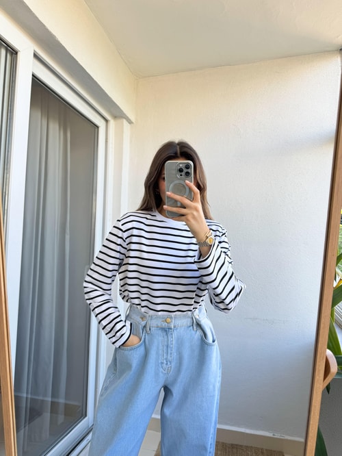 Beyaz Çizgili Vatkalı Basic Bluz