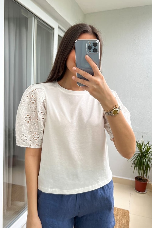 Beyaz Kolu Fisto Detaylı Bluz
