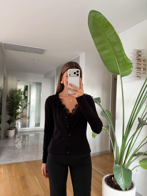 Dantel Detaylı Düğmeli Hırka 