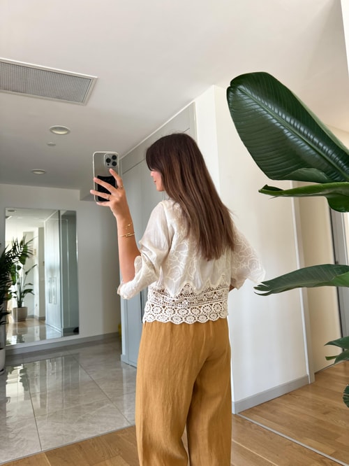 Dantel Detaylı Krem Bluz