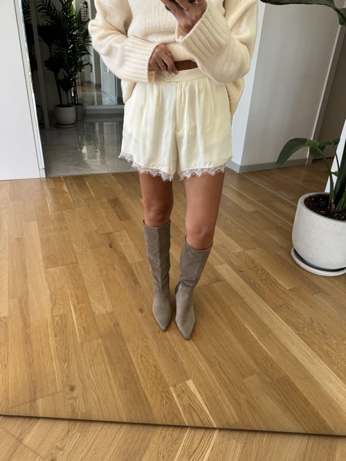 Dantel Detaylı Saten Şort - Ekru