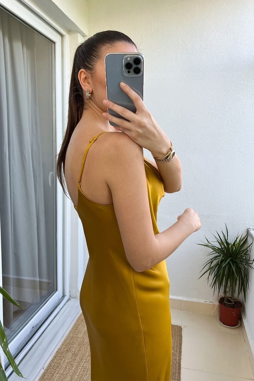 Degaje Yaka Hardal Askılı Saten Elbise