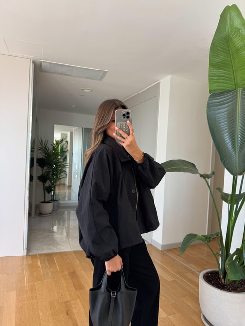 Dik Yaka Altı Lastikli Ceket - Siyah