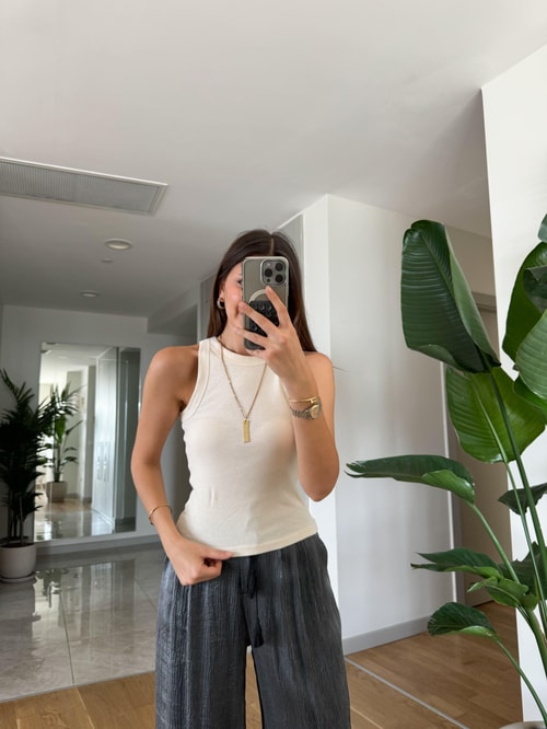 Ekru Halter Yaka Atlet