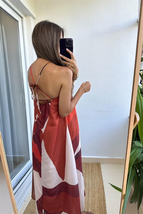 Geometrik Desenli Çarpraz Askılı Elbise